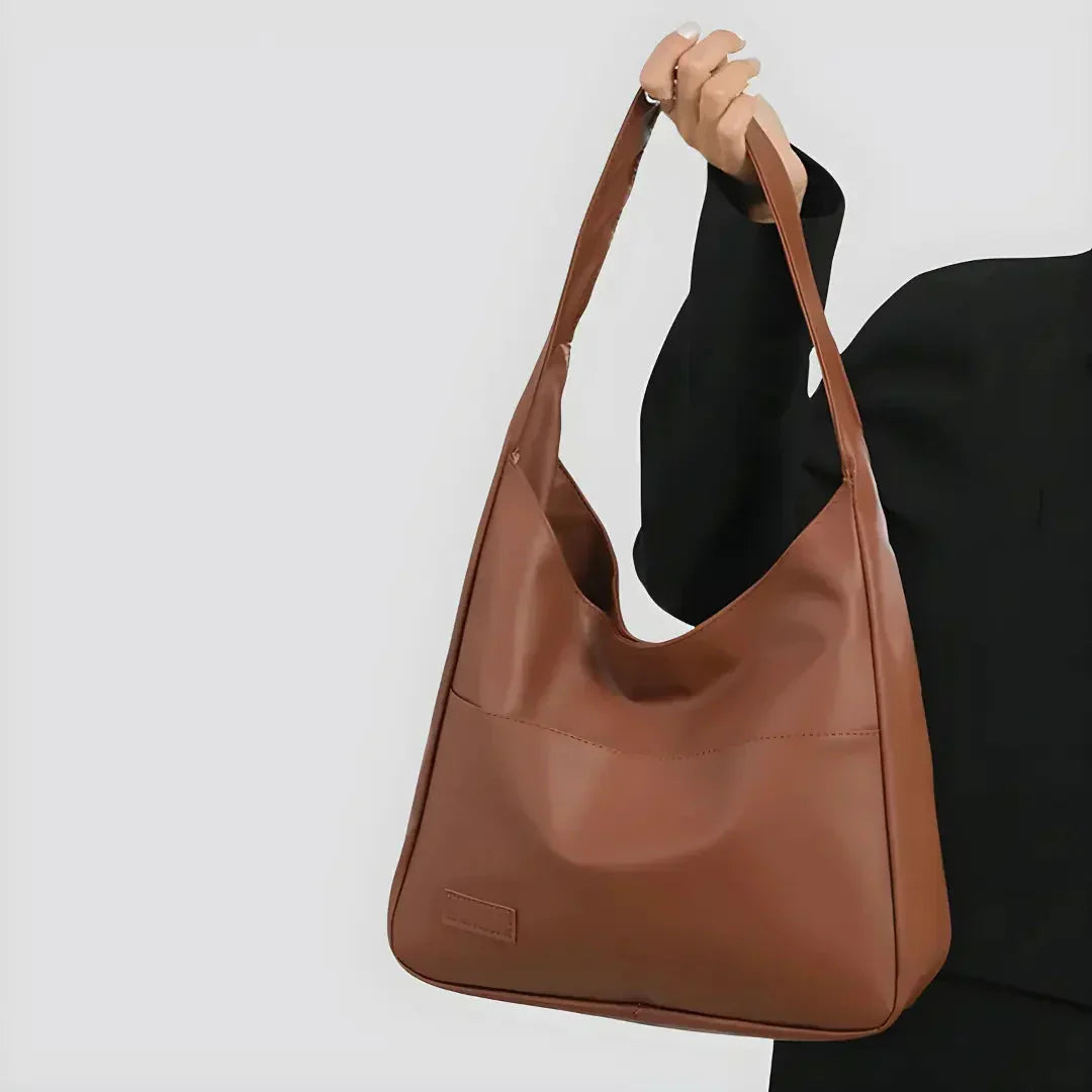 Stijlvolle bruine Noor vegan leren schoudertas, een duurzame en elegante accessoire voor elke vrouw.