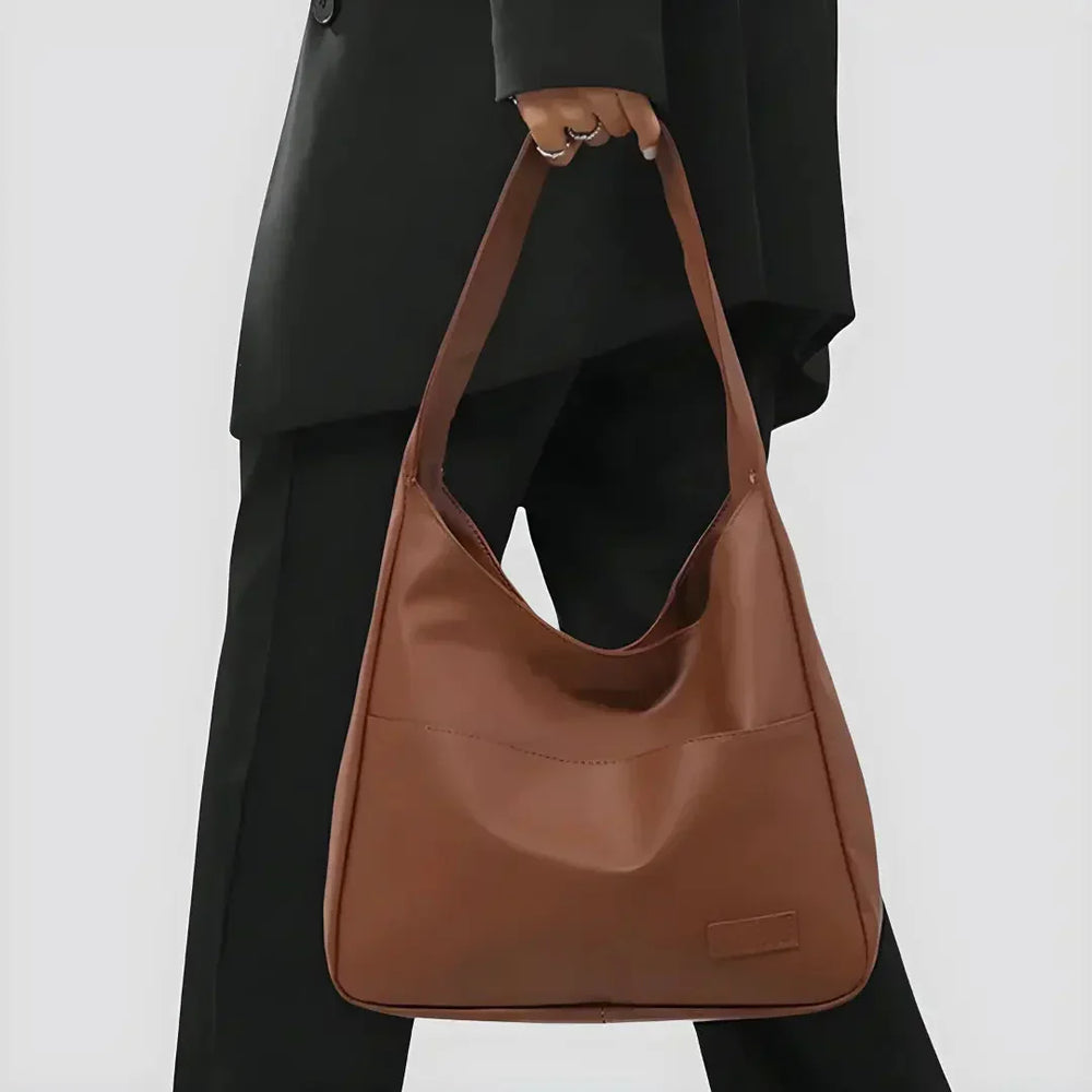 Moderne Noor crossbody tas voor dames, gemaakt van vegan leer, ideaal voor handsfree comfort.