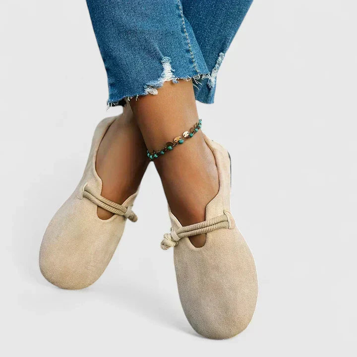 Bohemian beige dames mocassins, lichtgewicht met platte zool. Comfortabele en elegante zomerschoenen met touwdetail.