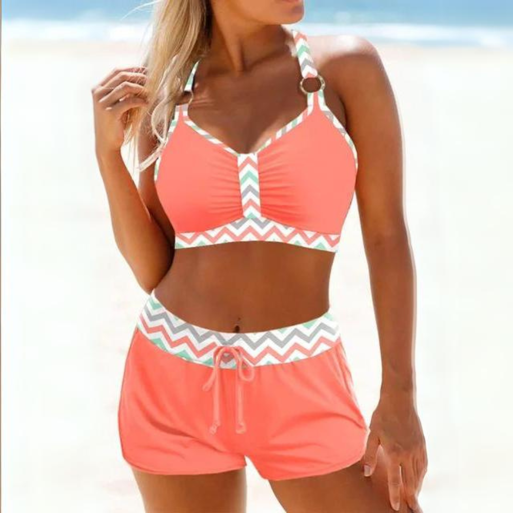 Modieuze dames bikini zwemset, stijlvol voor de zomer. Comfortabele strandmode en badkleding voor vakanties.