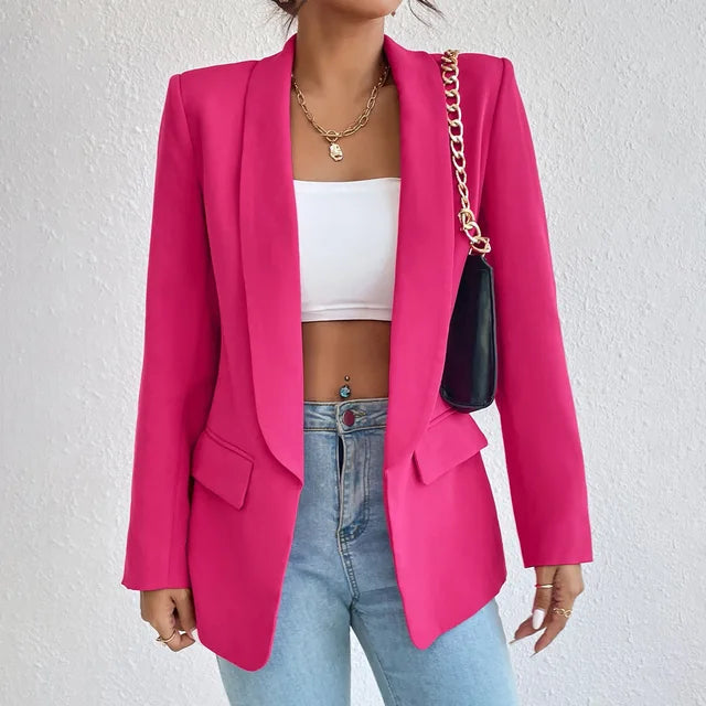 Luxe Isa damesblazer: hoogwaardige bovenkleding die elegantie en veelzijdigheid uitstraalt.