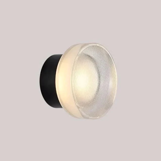 Strak gemonteerde dimbare LED wandlamp, naadloze integratie in modern interieurdesign.