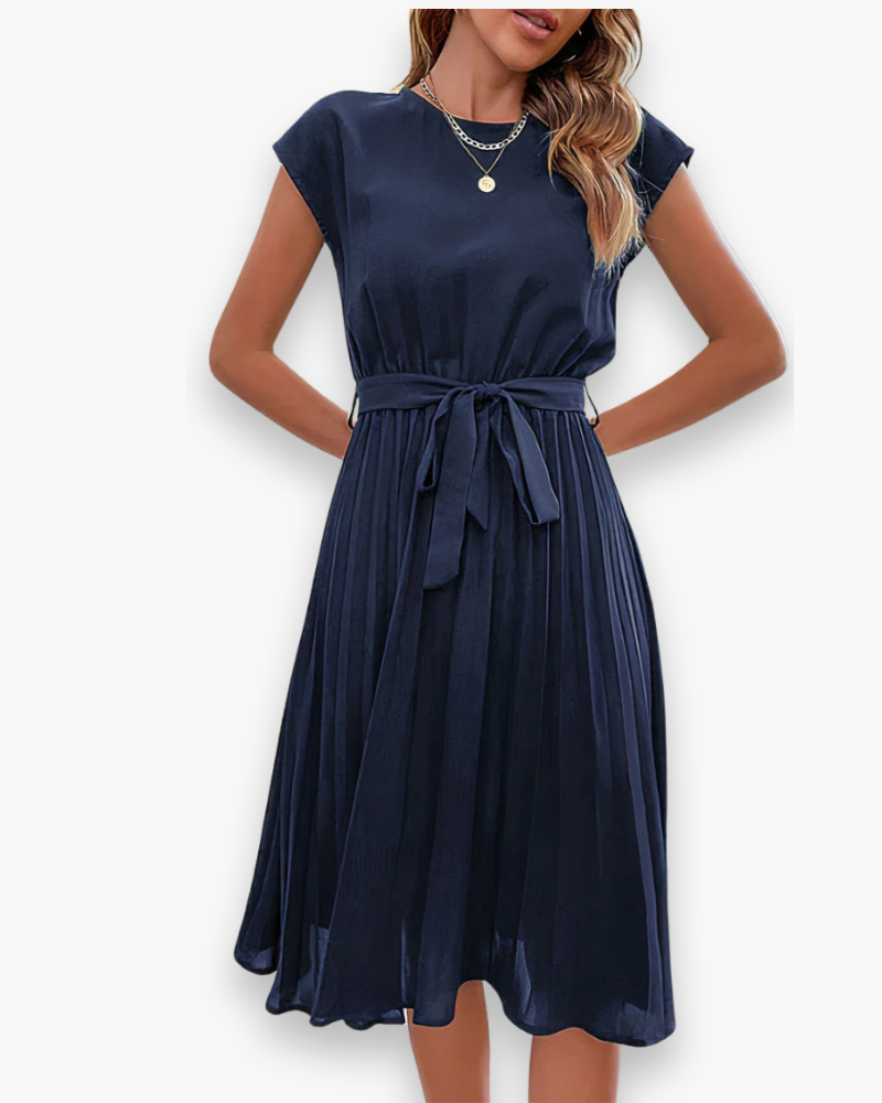 Moderne geplooide midi jurk voor dames, elegant en veelzijdig voor elke gelegenheid.