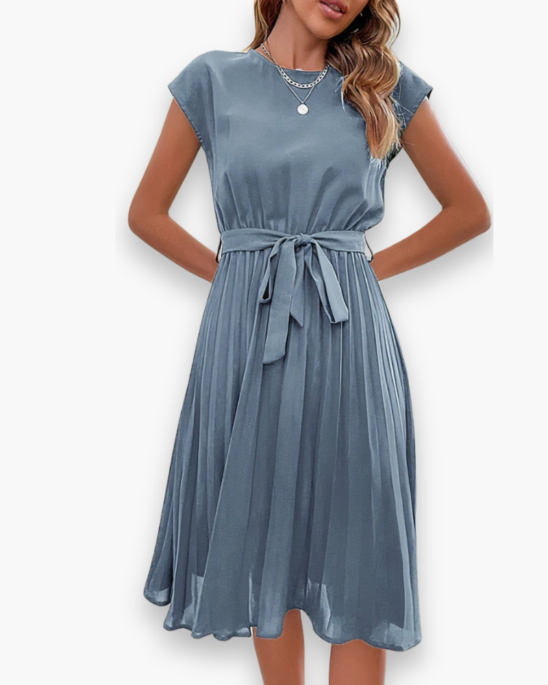 Elegante feestjurk met plooien voor dames, ideaal voor speciale gelegenheden of een casual zomeravond.