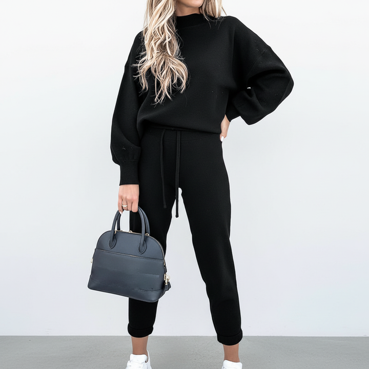 Comfortabele dames loungewear set voor herfst/winter, stijlvol en tweedelig met hoge kraag, ideaal voor thuis.