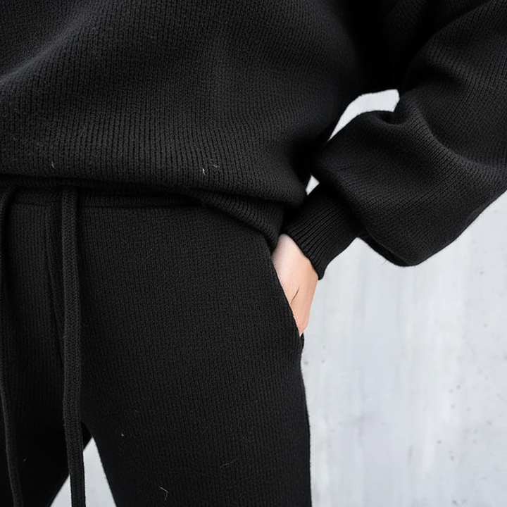 Stijlvolle dames vrijetijdsoutfit Lisa, tweedelig met hoge kraag, perfect voor modieuze herfst/winterdagen.