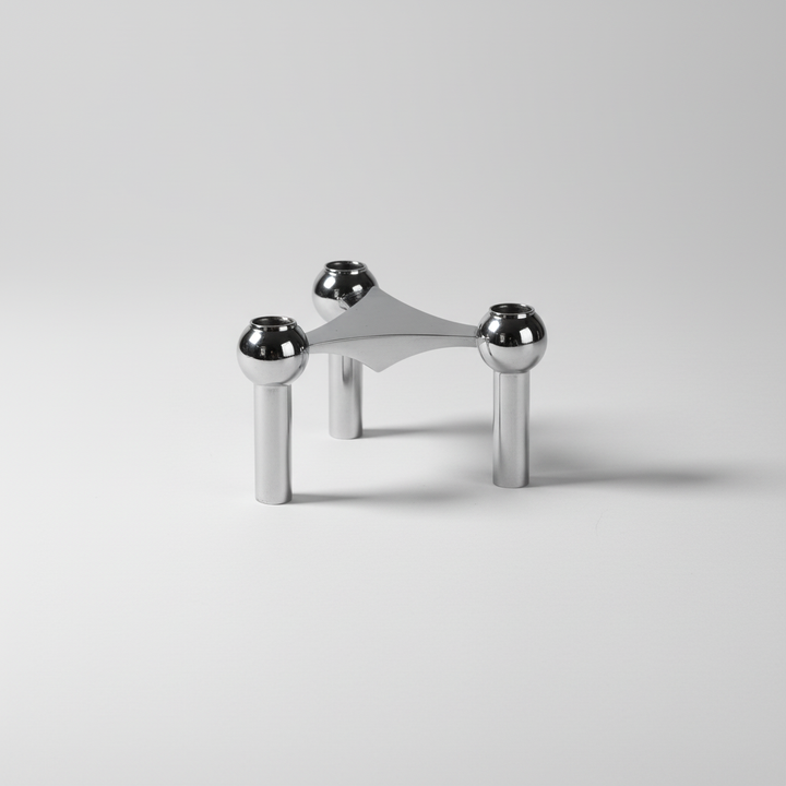 Stijlvolle modulaire kaarsenhouder set, moderne zilveren RVS woonaccessoire. Elegante tafeldecoratie sfeermaker.