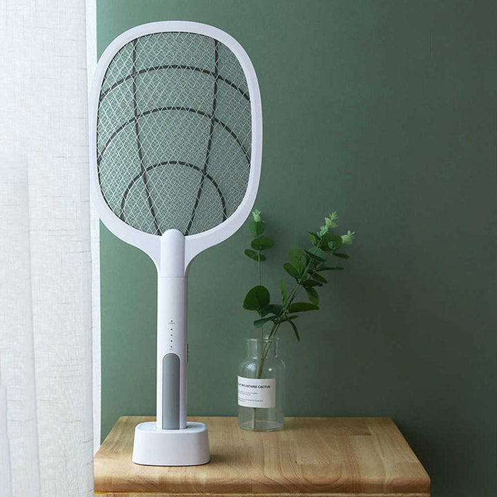 Innovatieve elektrische muggenval met stand. Krachtige, stille en veilige ongediertebestrijder.