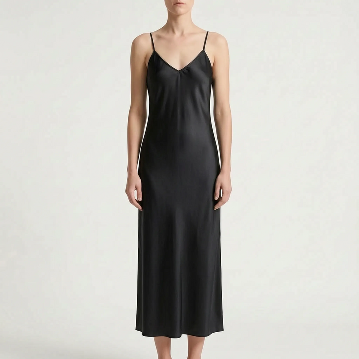 Elegante dames slipdress, glanzend, V-hals, enkellang; een prachtige maxi jurk voor speciale gelegenheden.