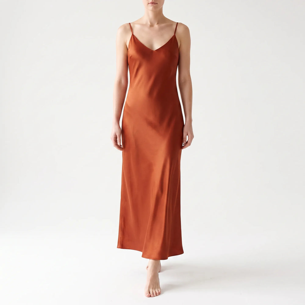 Glanzende slipdress voor dames, V-hals, enkellang model; ideaal als feestjurk.