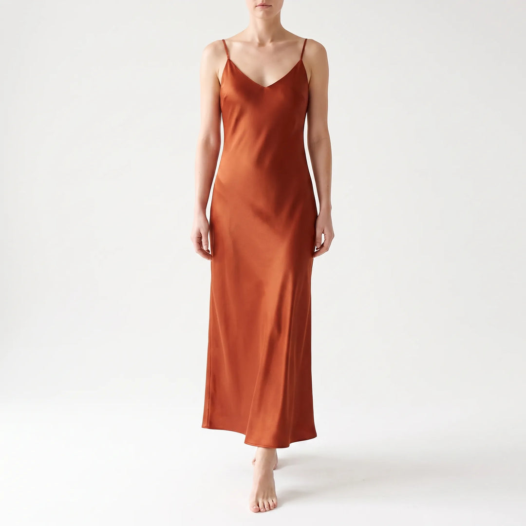 Glanzende slipdress voor dames, V-hals, enkellang model; ideaal als feestjurk.