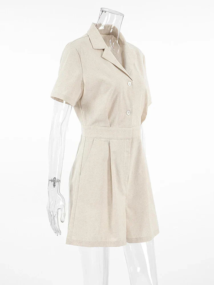 Elegante beige dames jumpsuit Maelis, met korte mouwen, creëert een chique maar relaxte zomerlook.
