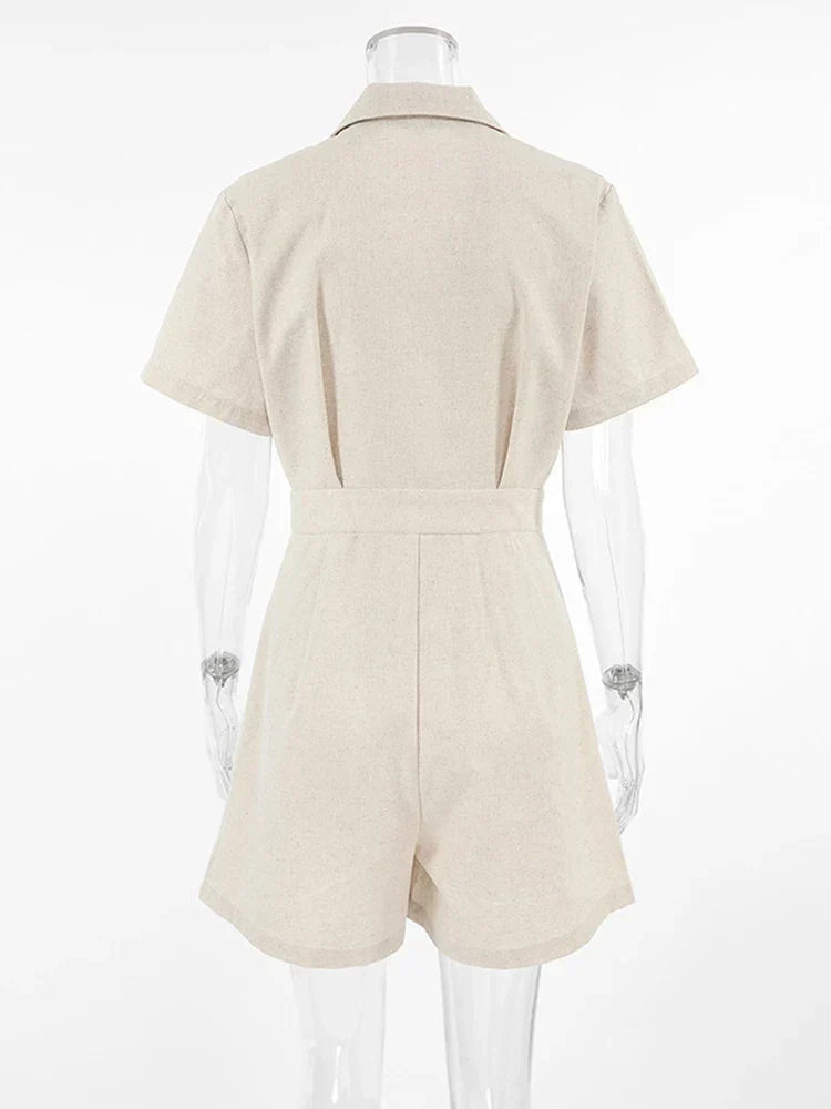 Trendy dames zomerjumpsuit in linnen met korte mouwen. Veelzijdig voor elke gelegenheid of kantoor outfit.