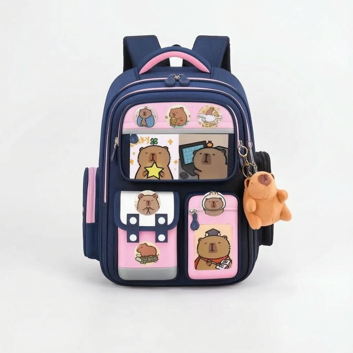 Capibara rugzak voor school, met stevige ritsen en robuuste constructie. Veilige opbergruimte voor boeken en lunch.
