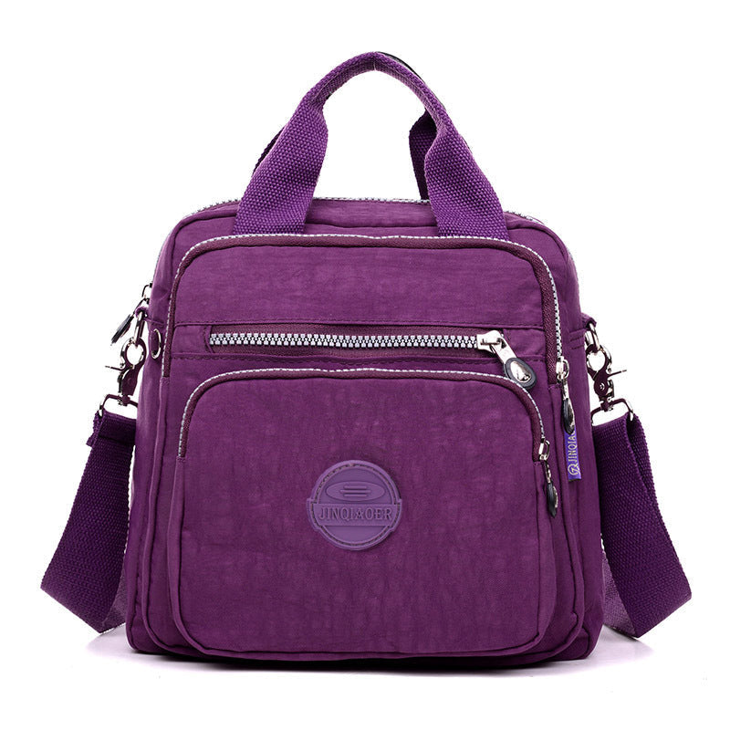 Zwarte multifunctionele damestas, waterdicht en lichtgewicht, te gebruiken als crossbody, schoudertas of rugzak.