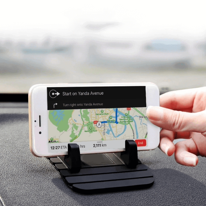 Handige antislip telefoonhouder voor veilige smartphone navigatie in auto of stabiel op bureau.
