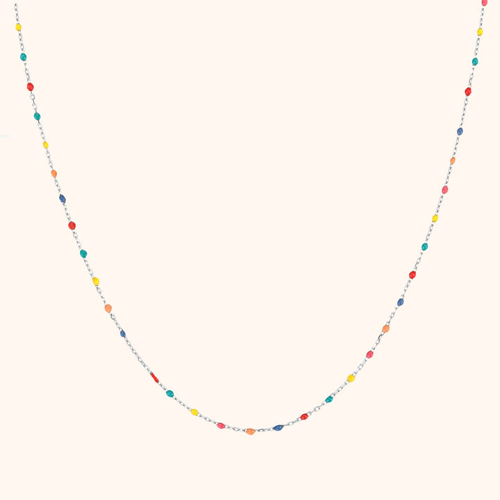 Levendige regenboogketting Iris voor dames, een veelzijdig en stijlvol sieraad accessoire.