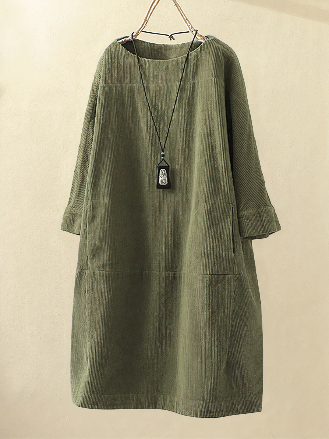 Elegante dames A-lijn jurk van comfortabel corduroy in vintage stijl, perfect voor herfst en winter.