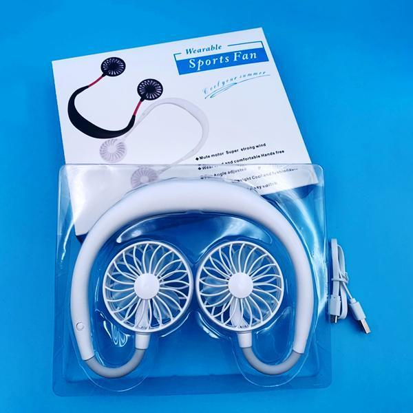 Model draagt een unisex nekventilator, genietend van persoonlijke verkoeling.