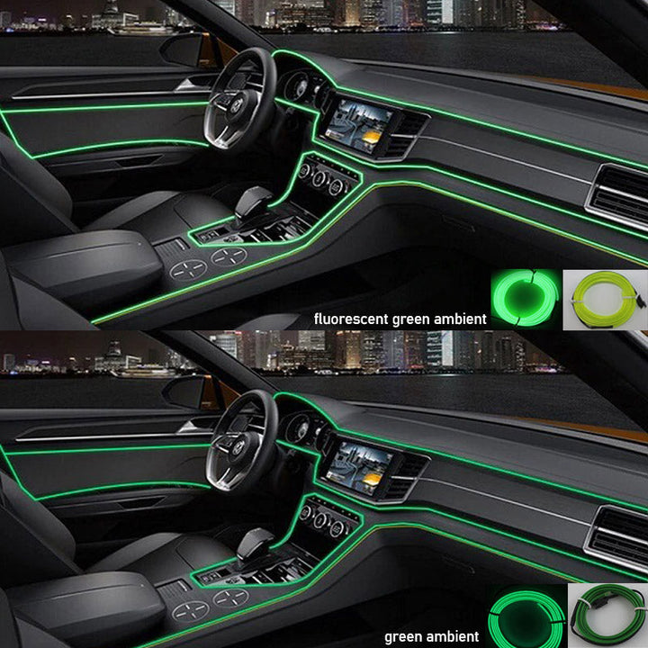 Verlicht auto interieur met heldere neon LED, sfeerverlichting zichtbaar, creëert tuning look.