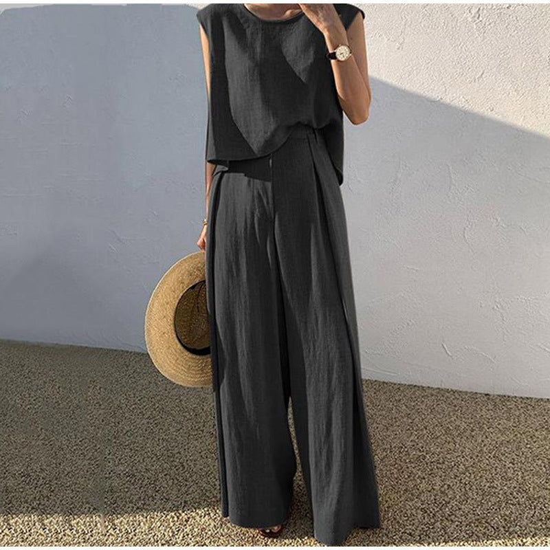 Stijlvolle dames set: elegante top met ronde hals & wijde pijpen broek. Modieuze tweedelige casual chic zomeroutfit.