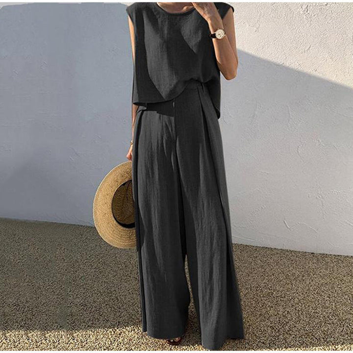 Stijlvolle dames set: elegante top met ronde hals & wijde pijpen broek. Modieuze tweedelige casual chic zomeroutfit.