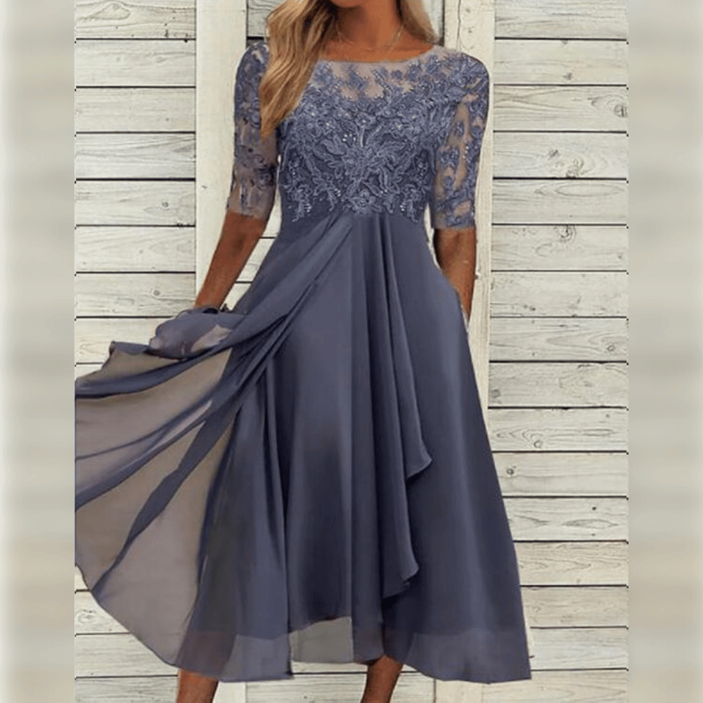 Prachtige kanten damesjurk met verfijnd design, elegante en comfortabele dameskleding voor zomerse dagen.