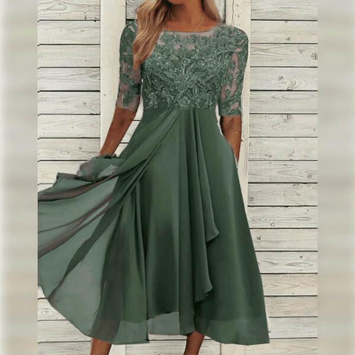 Comfortabele kanten damesjurk, ideaal voor de zomer. Veelzijdig en stijlvol, perfect voor elke gelegenheid.