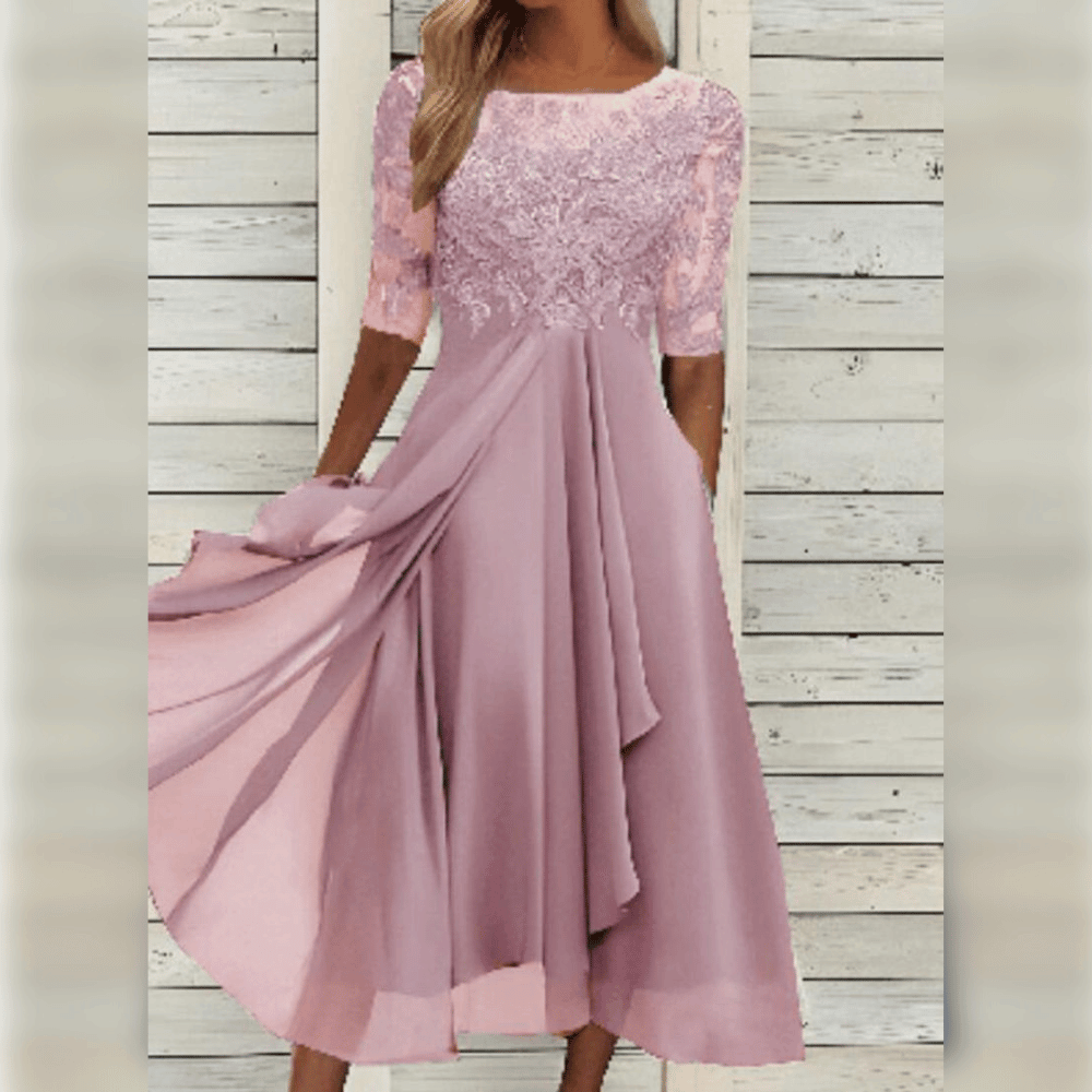 Comfortabele en elegante kanten jurk voor dames. Stijlvolle zomerjurk, perfect voor feestjes of strand.
