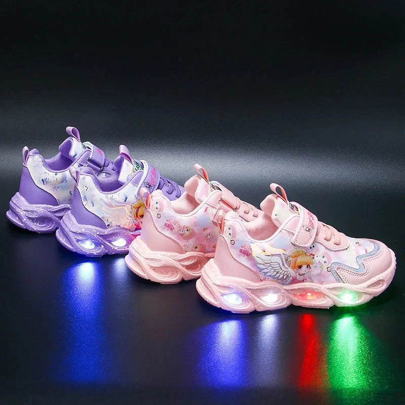 Duurzame kinderschoenen met LED verlichting en zachte binnenzool voor de hele dag comfort.