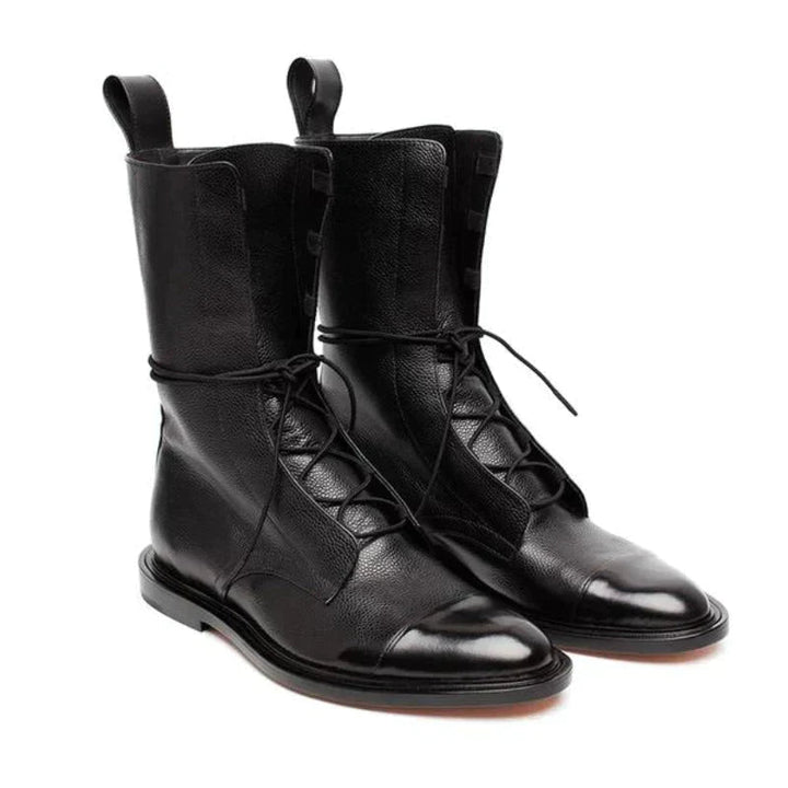 Stijlvolle bruine leren enkellaarzen voor dames. Casual-chic veterlaarsjes, perfect voor modebewuste vrouwen.