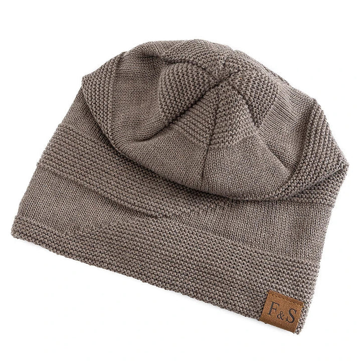 Zwarte heren winter muts, zachte en warme stof. Deze stijlvolle slouch muts is een essentieel accessoire.