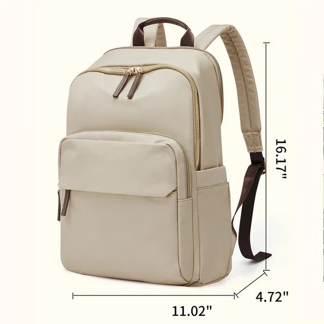 Binnenkant van een georganiseerde reisrugzak met ruime vakken, perfect voor 20-35L bagage. Unisex.