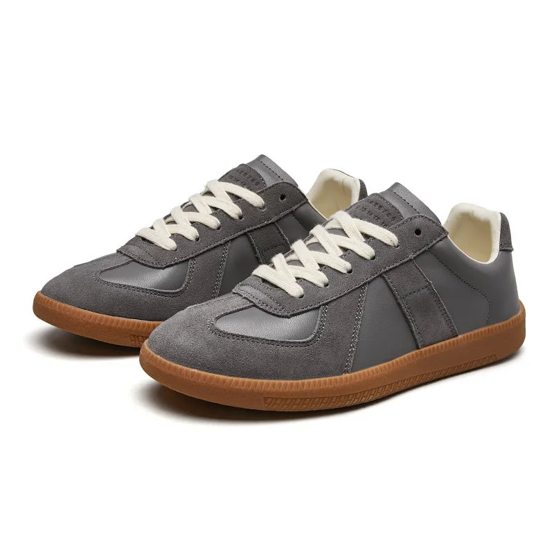 Klassieke heren retro sneakers met dikke zool en hoogwaardig bovenwerk. Stijlvol en comfortabel voor mode heren.