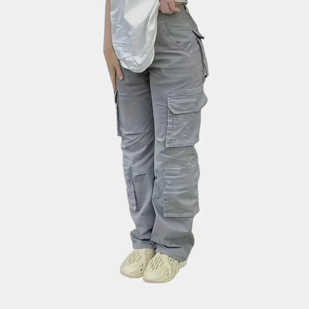 De comfortabele high-waist band van de Hoymans dames cargobroek, die de taille accentueert.
