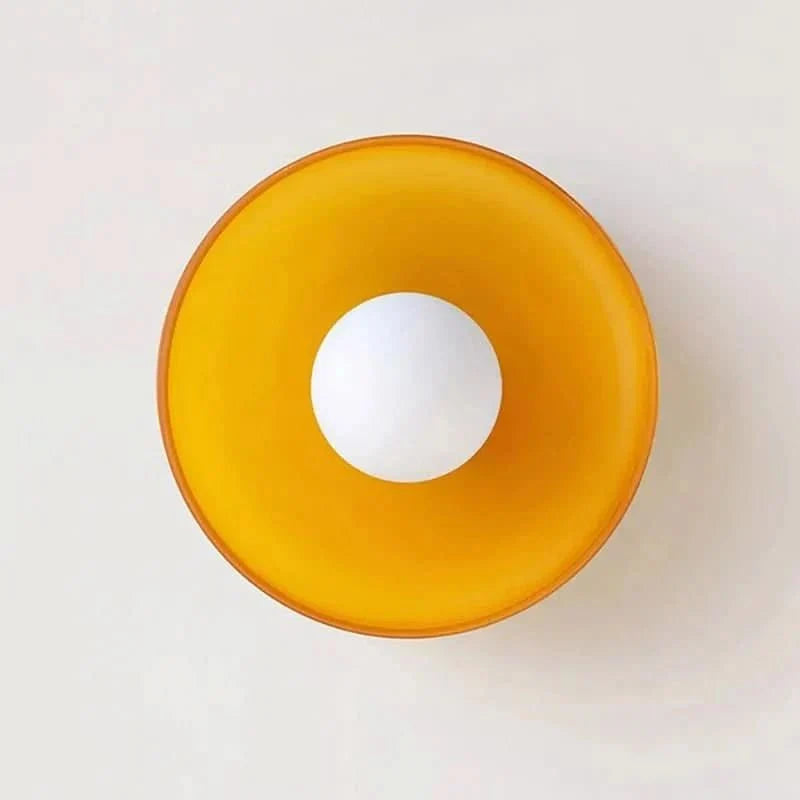 Energiezuinige LED plafondlamp met ronde glazen kap, Scandinavische esthetiek, lange levensduur.
