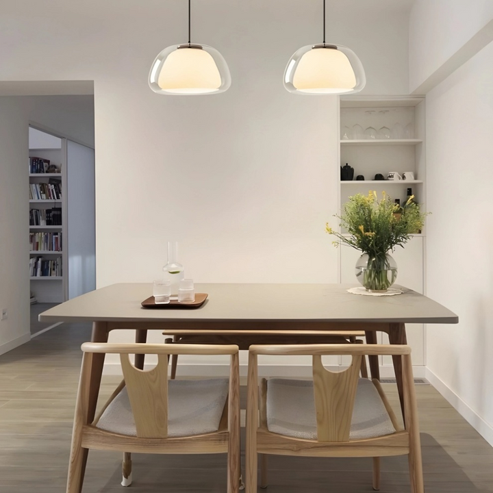 Design hanglamp met heldere glazen kap, unieke jelly vorm; geschikt voor elk modern huis.
