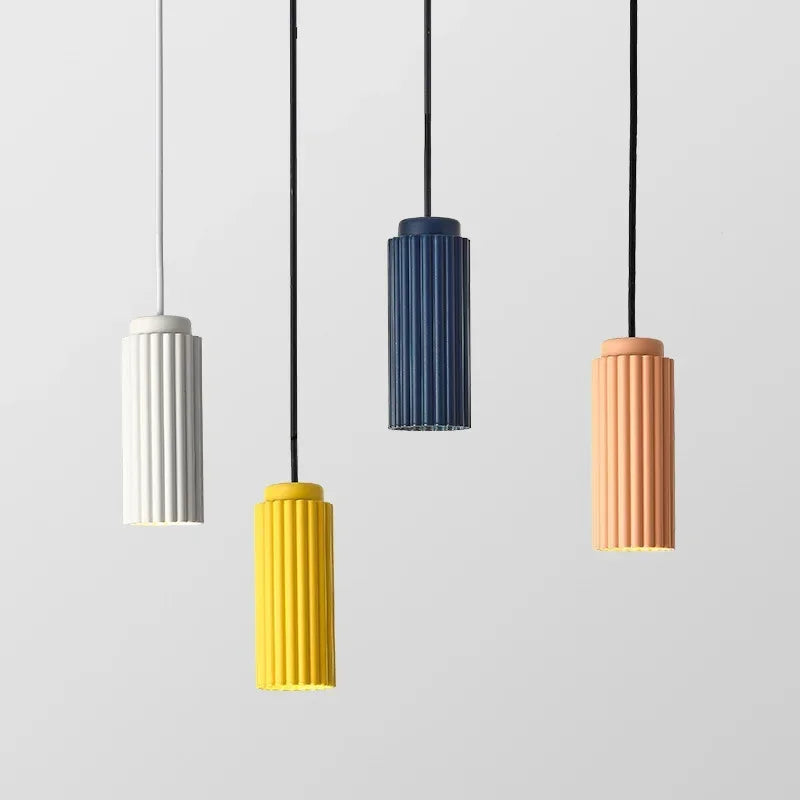 Roze Scandinavische LED plafondlamp met modern design. Sfeervolle en energiezuinige verlichting voor elke ruimte.