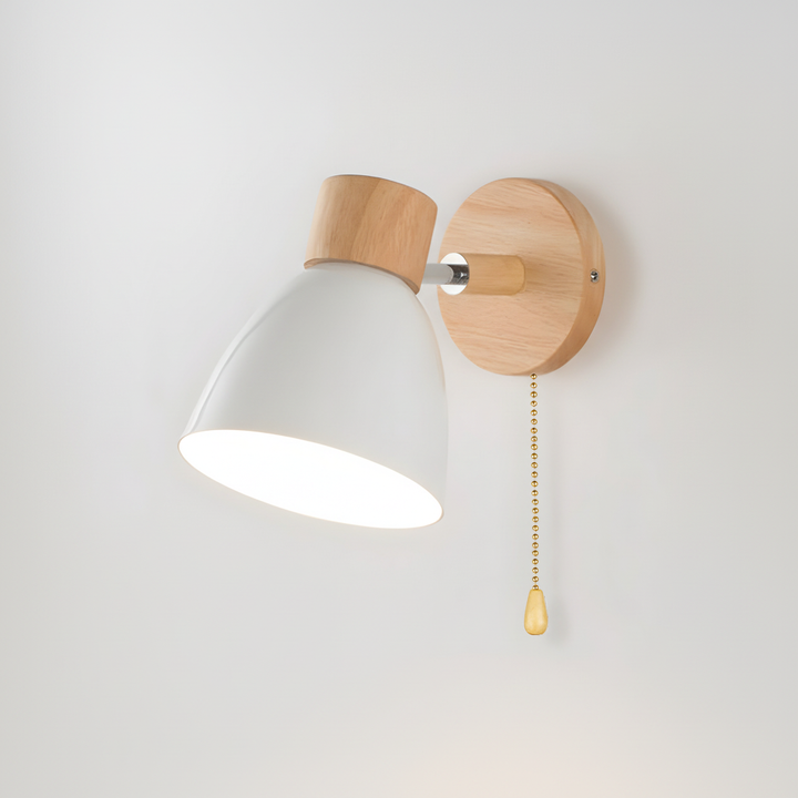 Verstelbare houten wandlamp voor sfeervolle woonkamer of slaapkamer verlichting. Modern en functioneel.