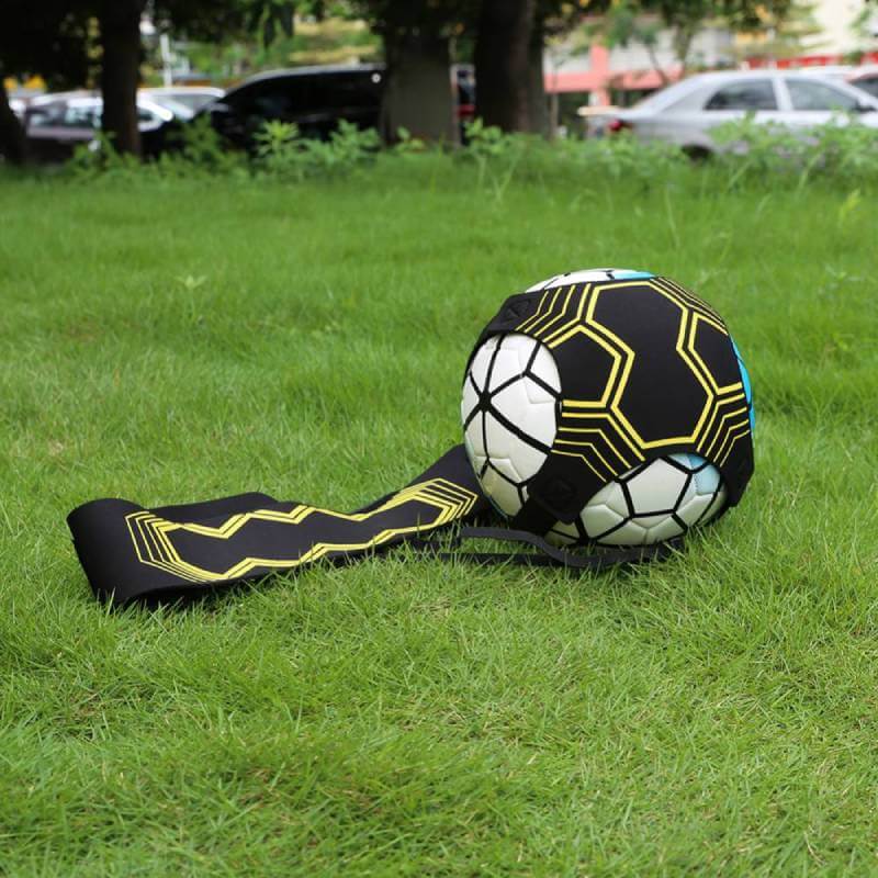 KickerPro voetbaltrainer voor kinderen, verbetert balvaardigheid en traint passen, schieten en aannemen.