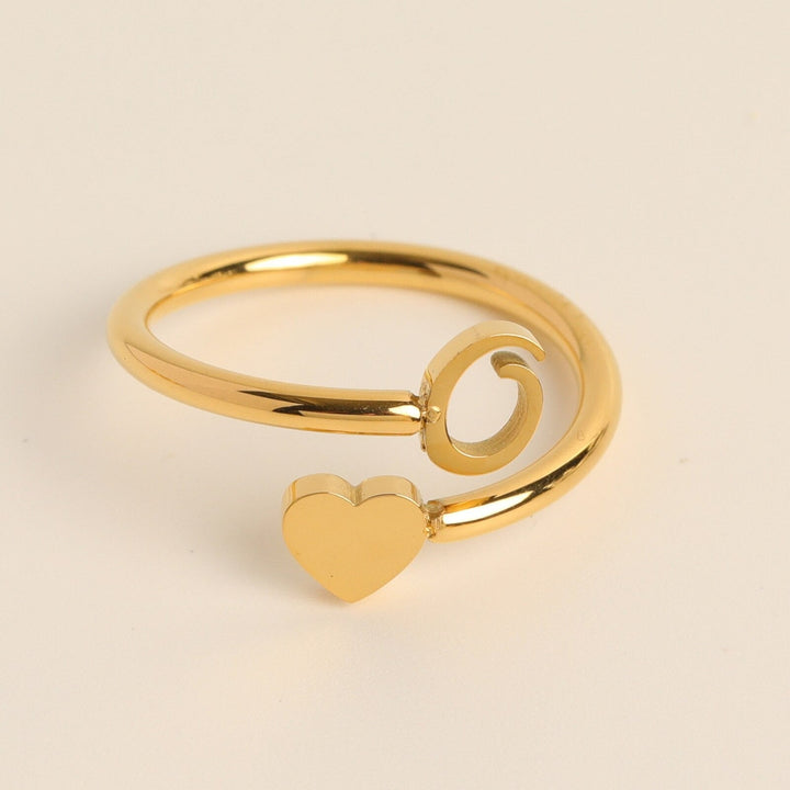 Goudkleurige hartring voor dames, met initialen, gepersonaliseerd en verstelbaar.