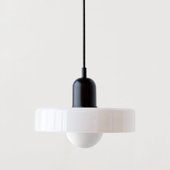 Moderne ColorLoop hanglamp, verstelbaar design van glas en metaal voor binnenshuis.