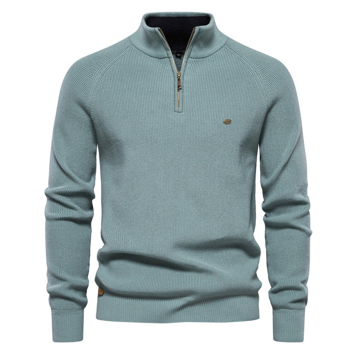Close-up van de luxe half zip sluiting op een comfortabele heren trui. Trendy kwartrits voor herfst/winter.