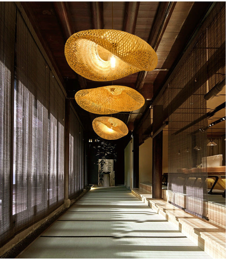 Duurzame bamboe hanglamp, natuurlijke materialen en sfeervolle verlichting.