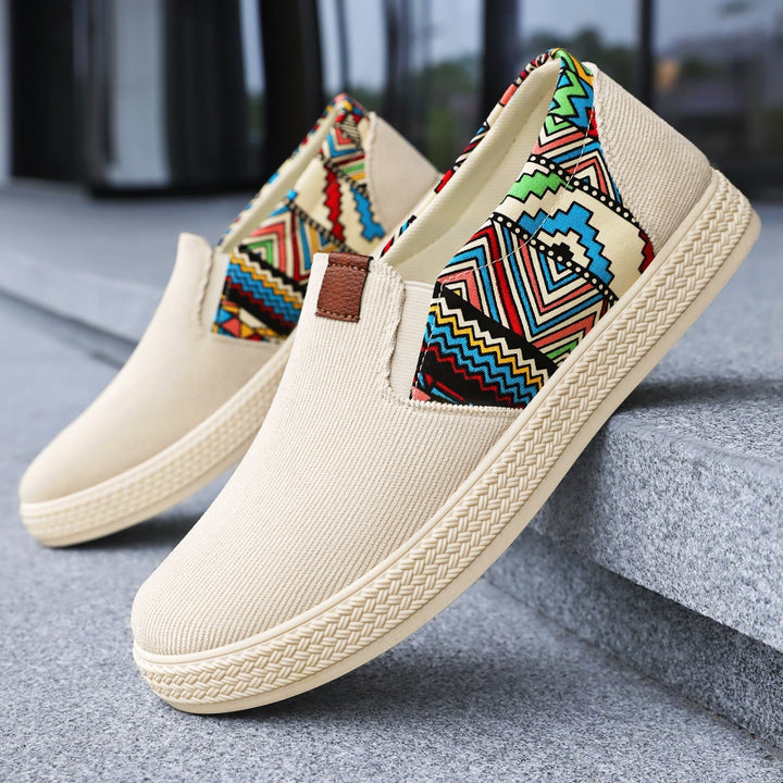 Zwarte heren slip-on schoenen, comfortabele instappers voor dagelijks gebruik en een casual look.