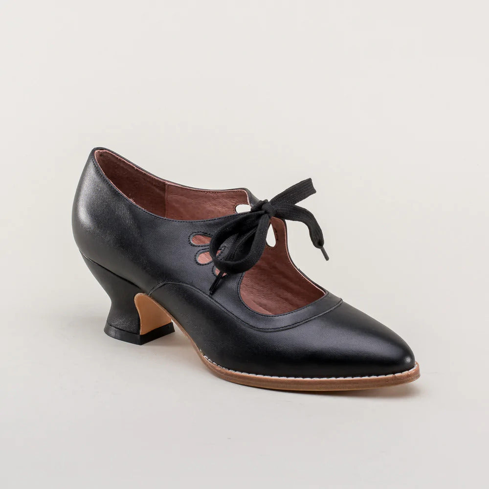 Zwarte Viviana damespumps met een elegante vorm en orthopedisch voetbed voor comfort.
