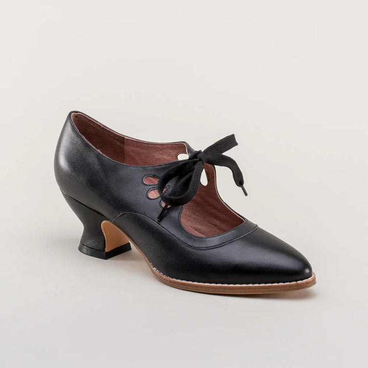 Zwarte Viviana damespumps met een elegante vorm en orthopedisch voetbed voor comfort.