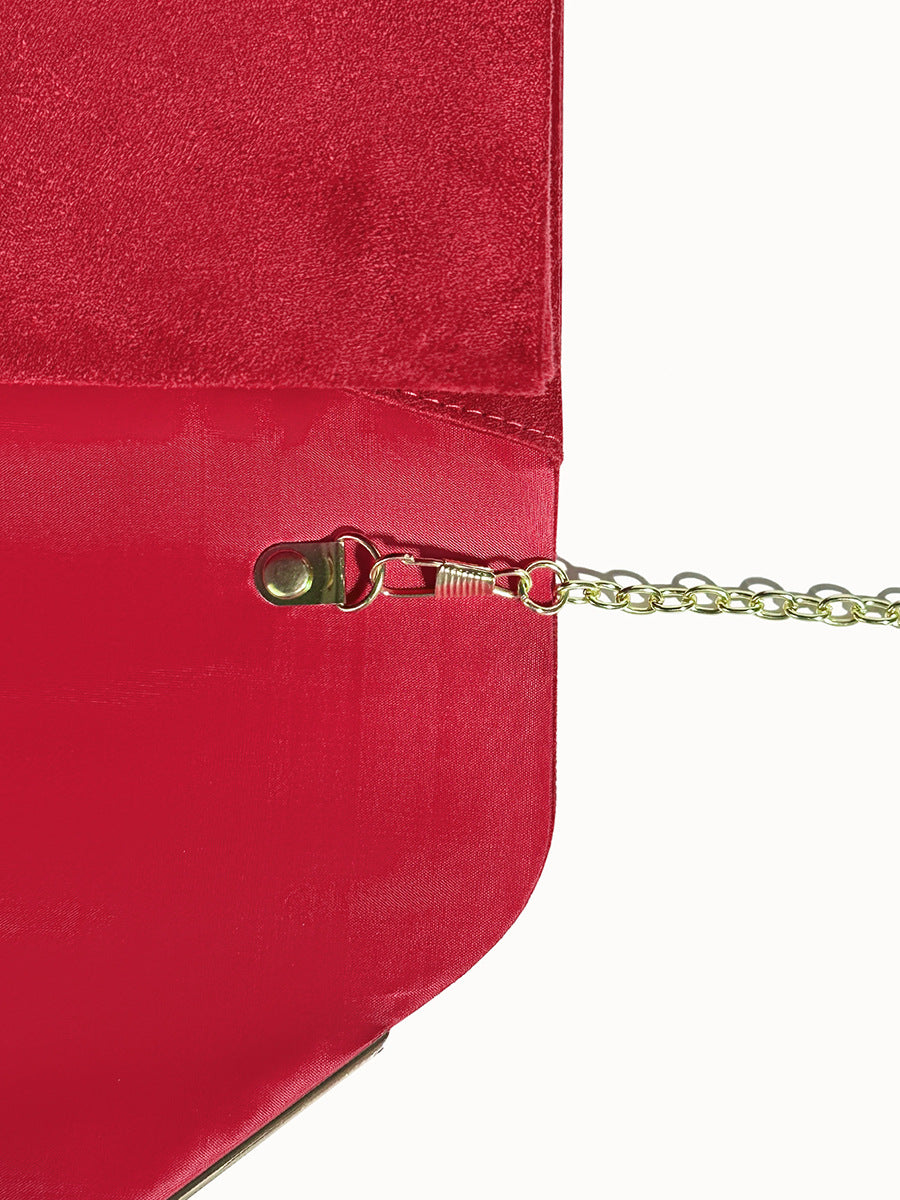 Feestelijke envelop clutch van fluweel met suède-gevoel, handig kettinghandvat voor dames.