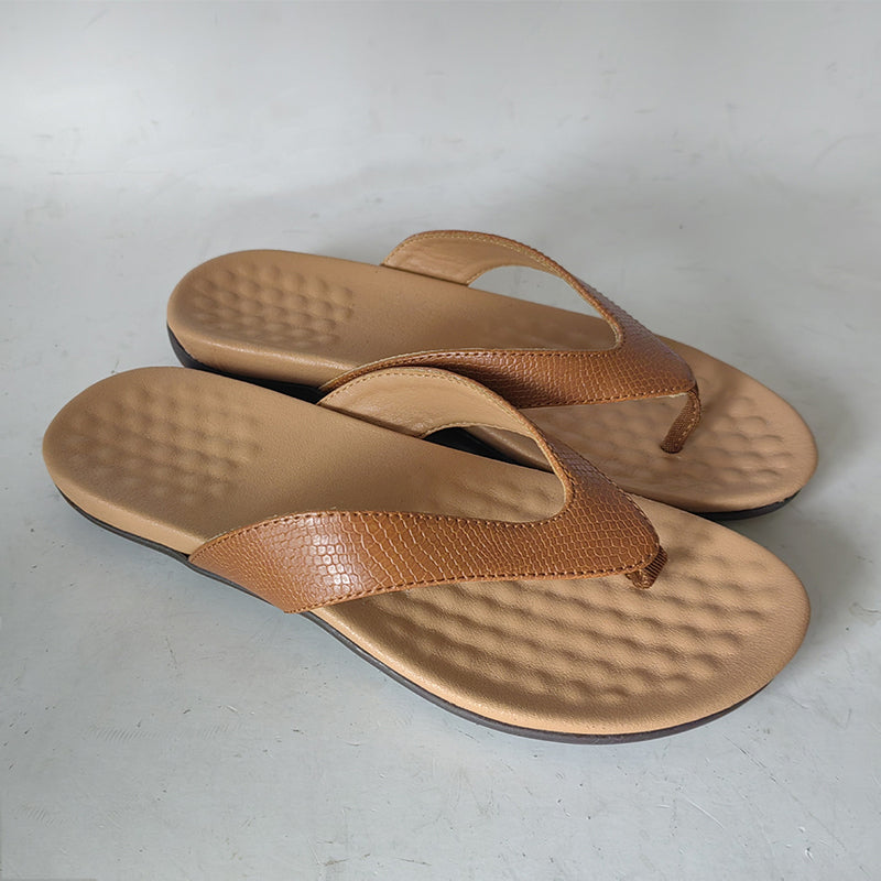 Noa dames slippers, bovenaanzicht met zachte, brede bandjes voor een comfortabele en stevige pasvorm.