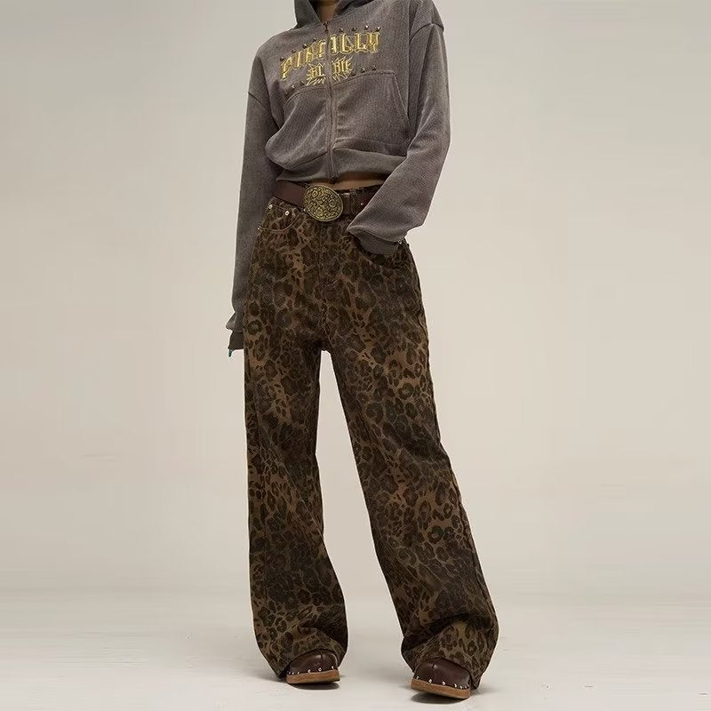 Trendy luipaardprint dames jeans Layla; veelzijdig en comfortabel voor casual en stijlvolle gelegenheden.